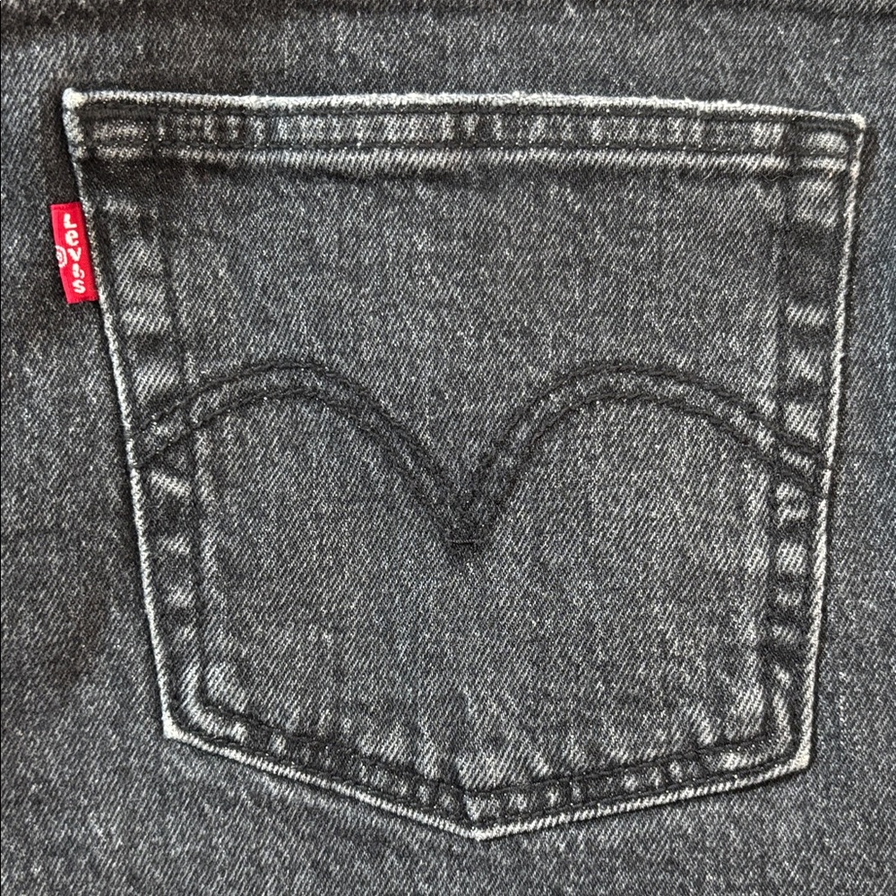 Levi's Women's High Rise Raw Hem Black Button Fly Denim Jean Shorts Size 29‎ - Picture 4 of 7
